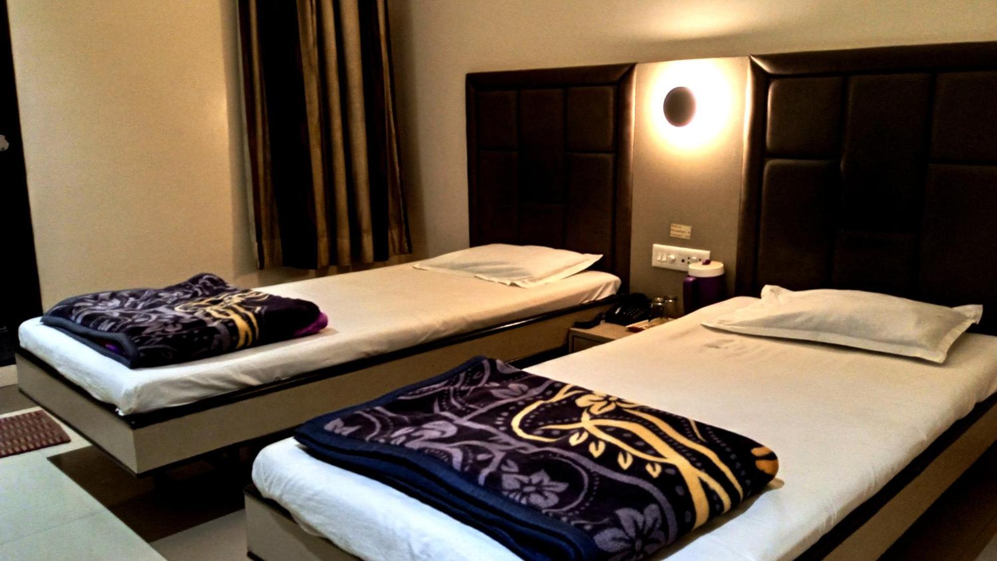 Hotel Ramniwas Jalgaon Exterior foto